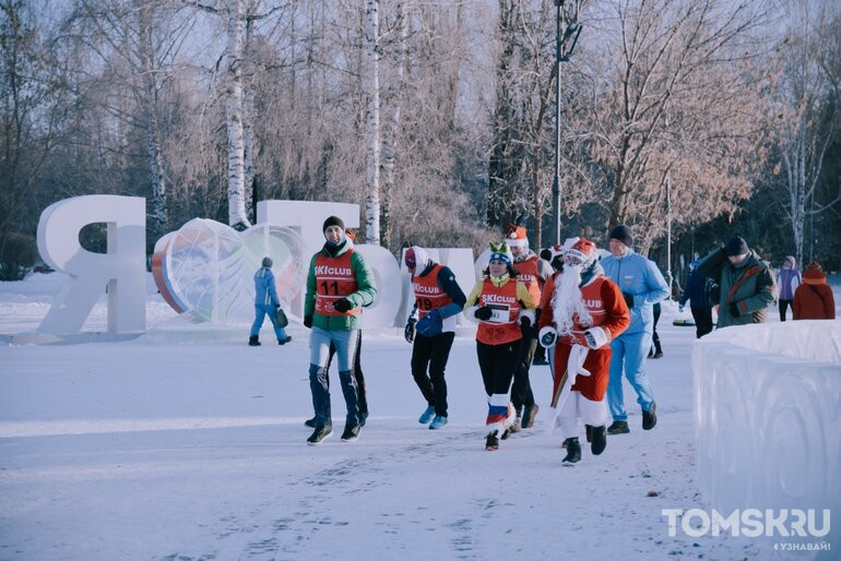 Зажжение елки, забег Дедов Морозов, катки и русский брендбук: власти Томска рассказали о подготовке к Новому году