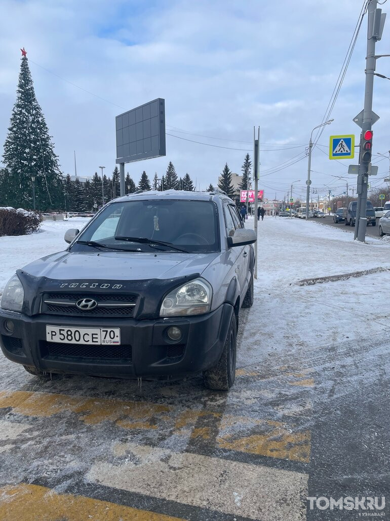 Мастера томской парковки: перекрытая «зебра» или трюкачи на тротуарах