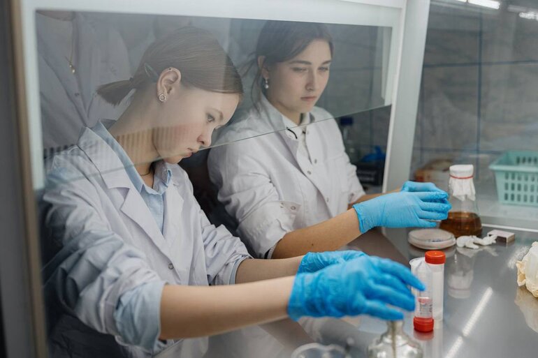 В томской школе при поддержке «Газпромнефть-Востока» будут готовить юных биотехнологов