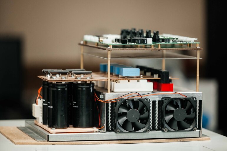 Томские политехники научили энергию солнца и ветра стабилизировать энергосети