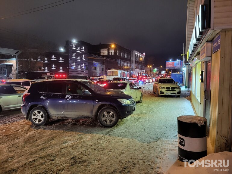 Мастера томской парковки: блокада Герцена или заблокированная тропинка