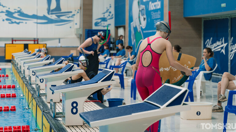 «Снежные ласты» в Томске: показываем, как проходит турнир по плаванию
