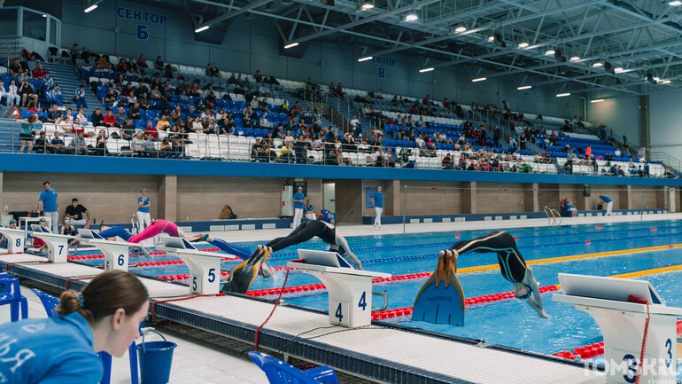 «Снежные ласты» в Томске: показываем, как проходит турнир по плаванию