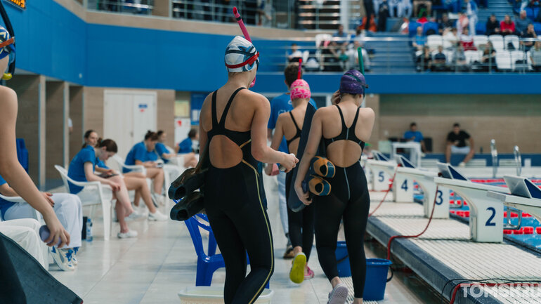 «Снежные ласты» в Томске: показываем, как проходит турнир по плаванию