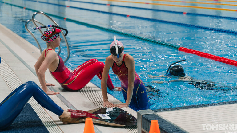 «Снежные ласты» в Томске: показываем, как проходит турнир по плаванию