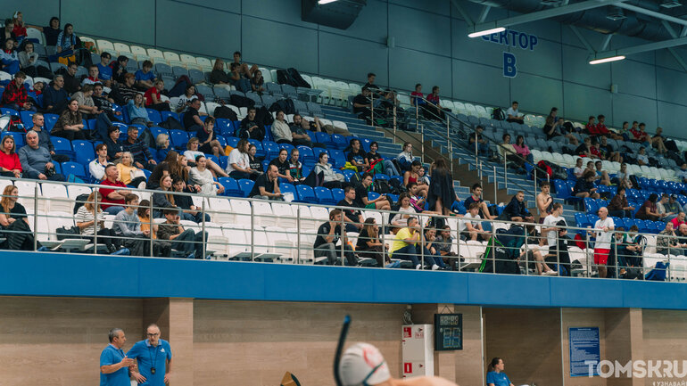 «Снежные ласты» в Томске: показываем, как проходит турнир по плаванию