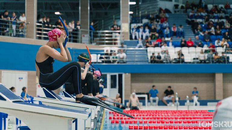 «Снежные ласты» в Томске: показываем, как проходит турнир по плаванию