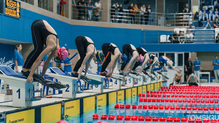 «Снежные ласты» в Томске: показываем, как проходит турнир по плаванию