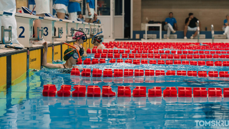 «Снежные ласты» в Томске: показываем, как проходит турнир по плаванию