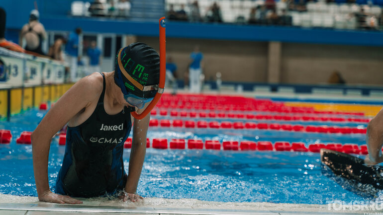 «Снежные ласты» в Томске: показываем, как проходит турнир по плаванию