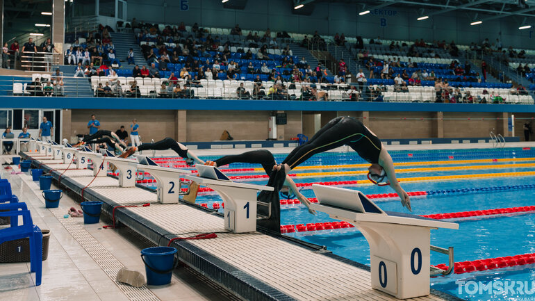 «Снежные ласты» в Томске: показываем, как проходит турнир по плаванию
