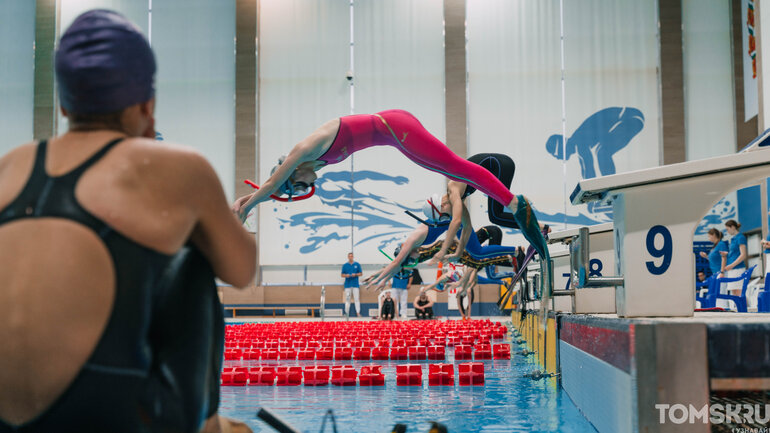 «Снежные ласты» в Томске: показываем, как проходит турнир по плаванию