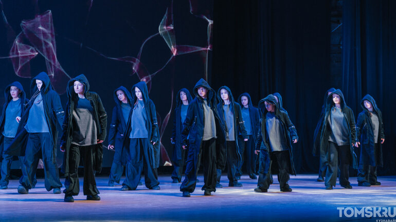 Одежда из кожи и бумаги: в Томске прошел новый показ «Особой моды»