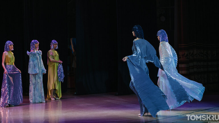 Одежда из кожи и бумаги: в Томске прошел новый показ «Особой моды»