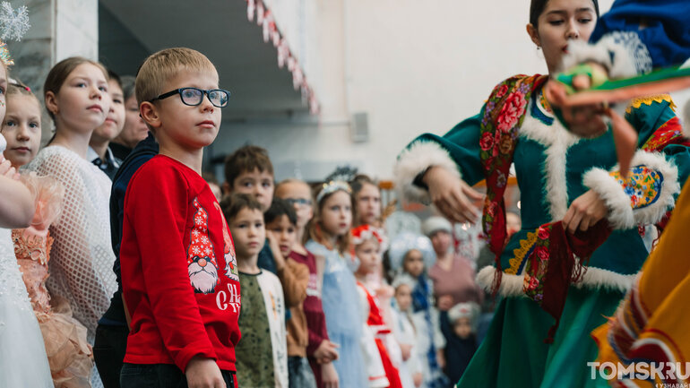 В Томске прошла Елка для детей из приемных и замещающих семей