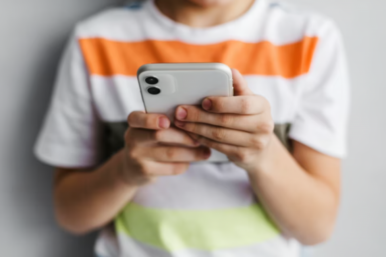 Детская цифровая безопасность: как защитить ребенка от мошенников в сети