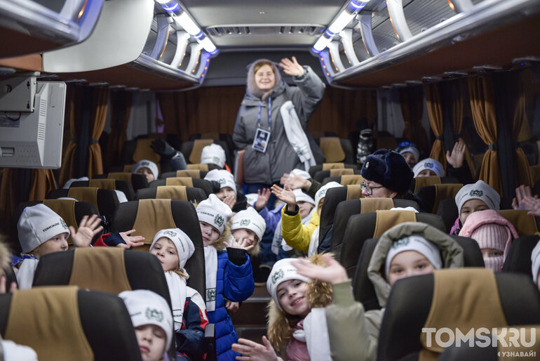 Томские школьники вернулись с главной елки страны в Кремлевском дворце