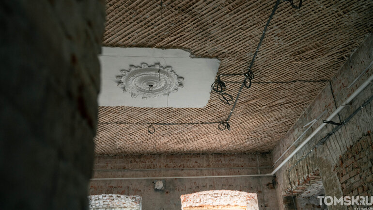 Новые спектакли, отмена супермурала и концерт в Ватикане: культурные итоги года от Tomsk.ru