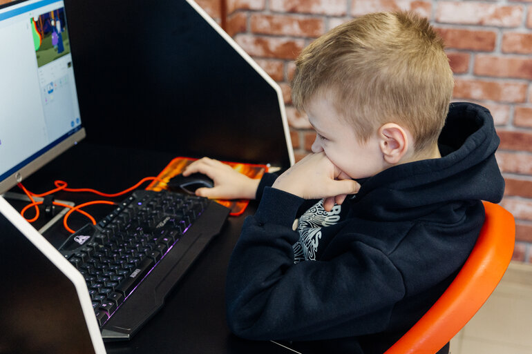 Детская цифровая безопасность: как защитить ребенка от мошенников в сети