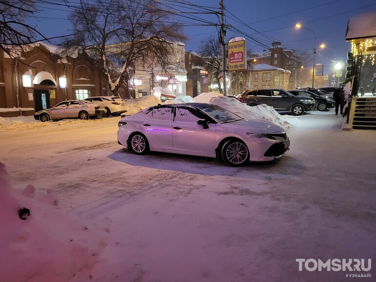 Мастера томской парковки: перекрытые авто или заблокированные проходы