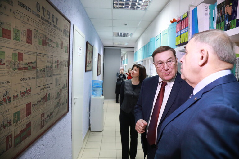 Томичам бесплатно помогают разобраться с долгами, мошенниками и накопить на мечту. Кто и где?