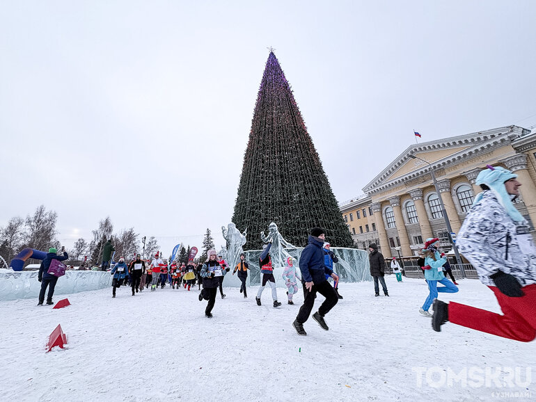 Больше 1000 человек пробежали 2026 метров по центру Томска