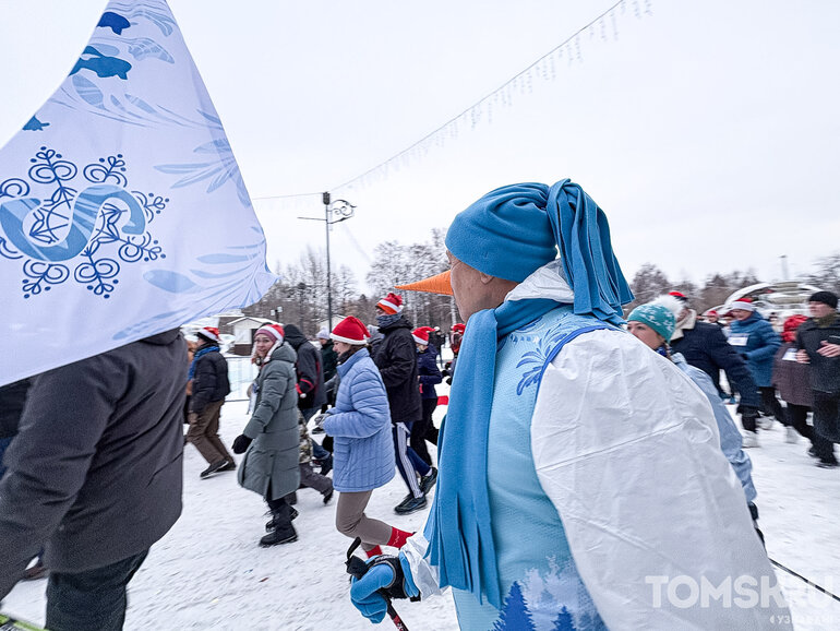 Больше 1000 человек пробежали 2026 метров по центру Томска
