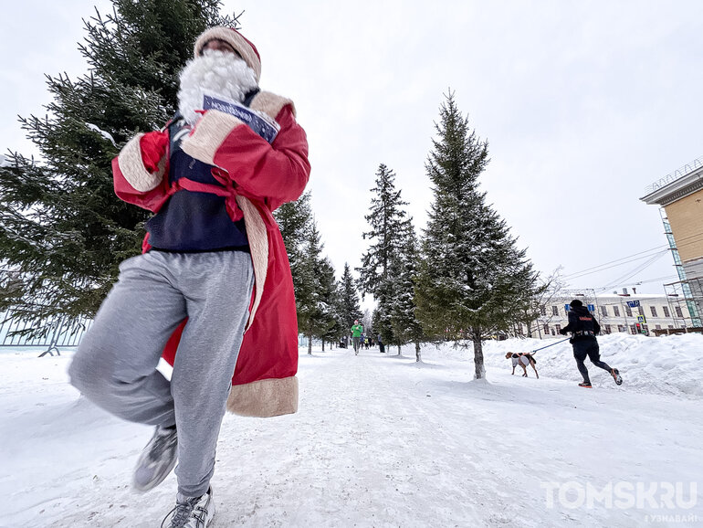 Больше 1000 человек пробежали 2026 метров по центру Томска