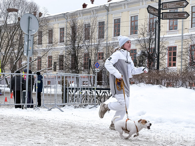 Больше 1000 человек пробежали 2026 метров по центру Томска