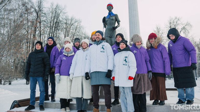 Томичи «утеплили» памятник святой Татьяне в День студента