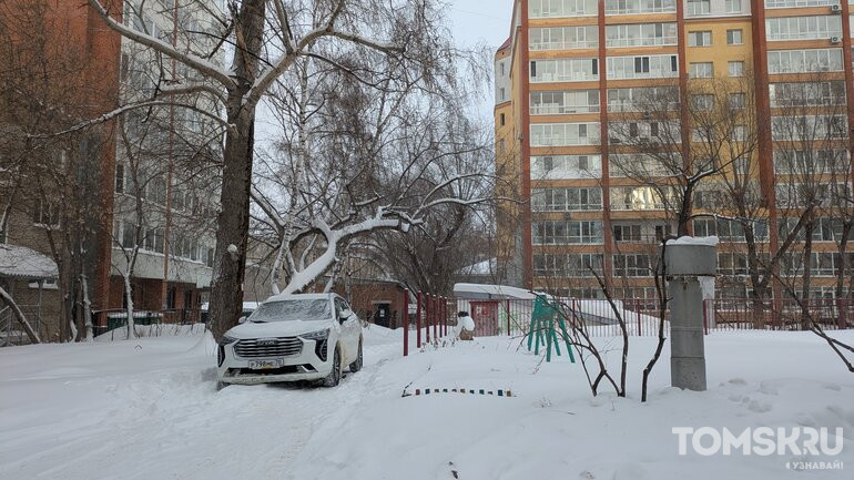 Мастера томской парковки: перекрытые авто или заблокированные проходы