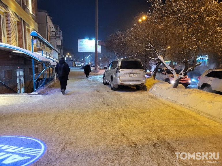 Мастера томской парковки: гость из Калуги и другие короли тротуара