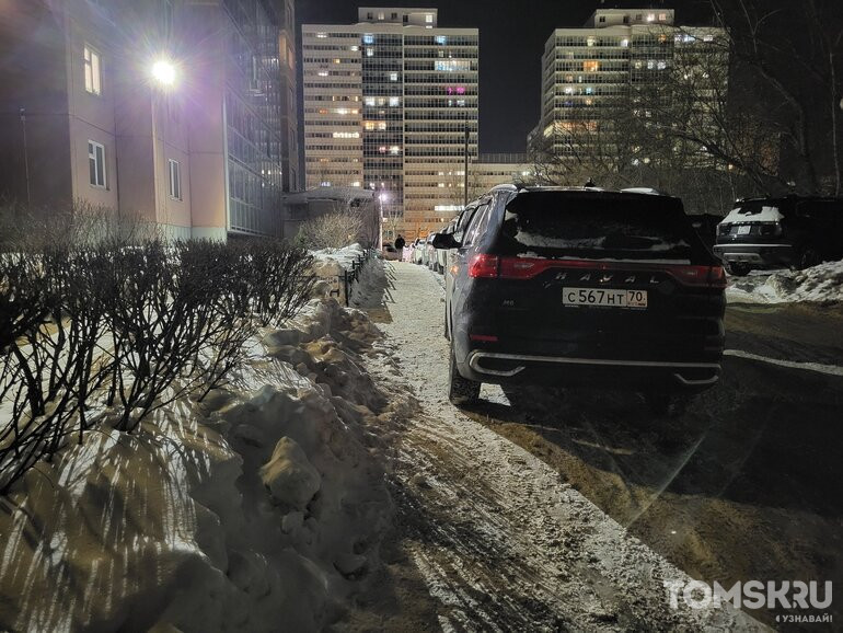 Мастера томской парковки: снежные проблемы или стоянка на «зебре»