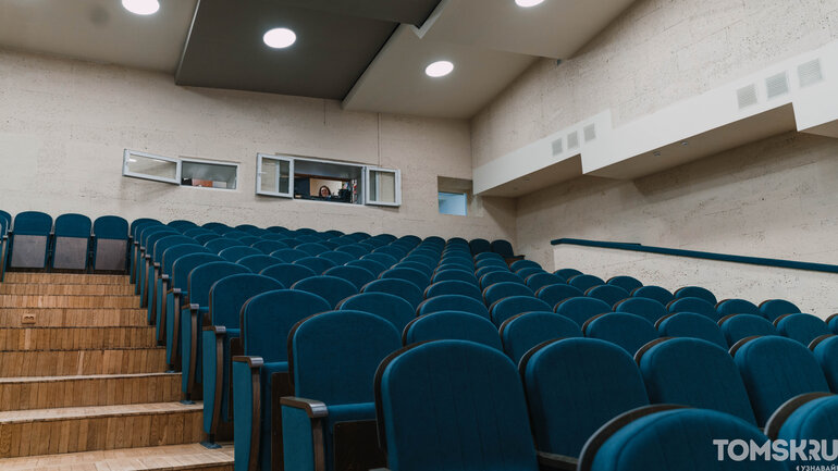В Томске завершился ремонт зала Дворца творчества детей и молодежи