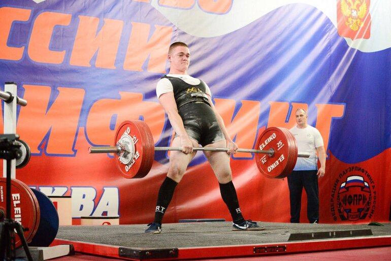 Томич выиграл первенство России по пауэрлифтингу среди юношей