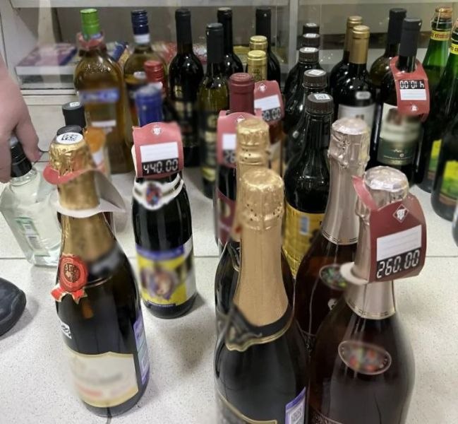 В Томске изъяли около 40 литров нелегального алкоголя из магазина в Карповском