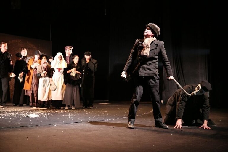 «Роман с кокаином» или «Книга всех вещей»: театральная афиша Томска