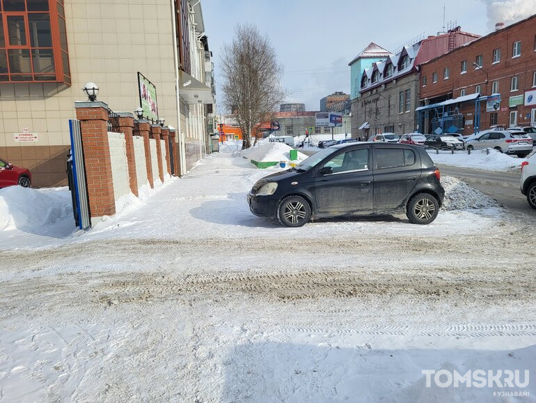 Мастера томской парковки: захваченные «зебры» или перекрытые проезды