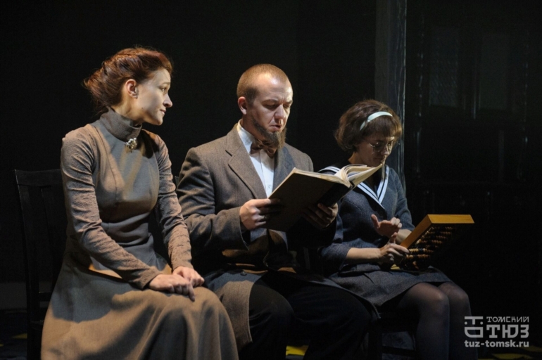 «Роман с кокаином» или «Книга всех вещей»: театральная афиша Томска