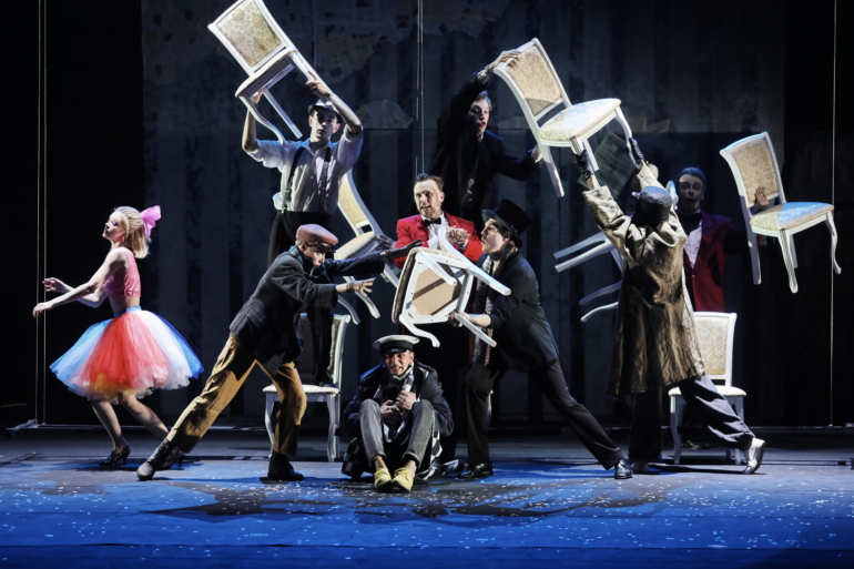 «Роман с кокаином» или «Книга всех вещей»: театральная афиша Томска