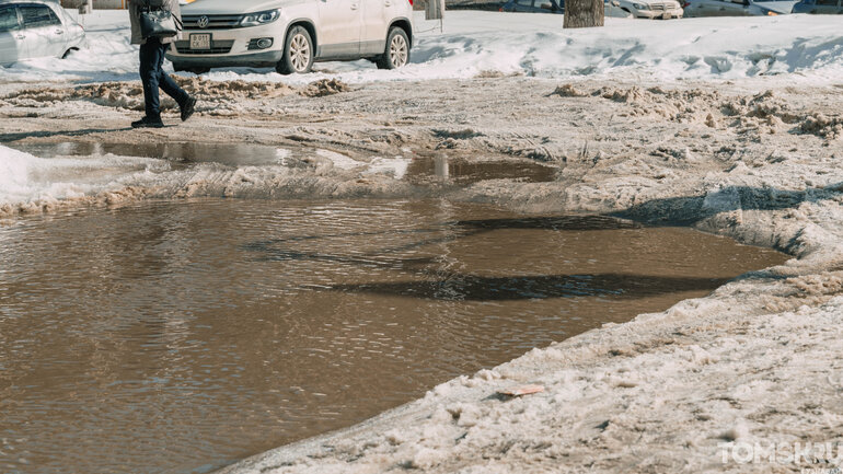 Лужи, слякоть и каша: как Томск переживает оттепель