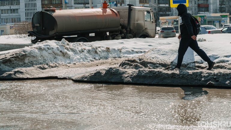 Лужи, слякоть и каша: как Томск переживает оттепель