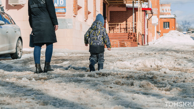 Лужи, слякоть и каша: как Томск переживает оттепель