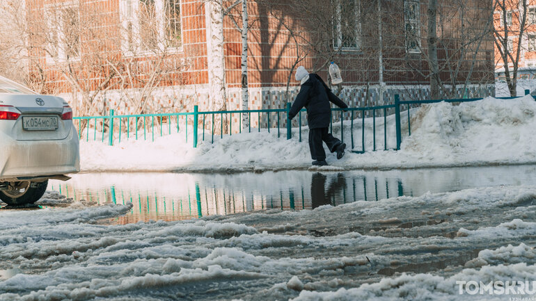 Лужи, слякоть и каша: как Томск переживает оттепель