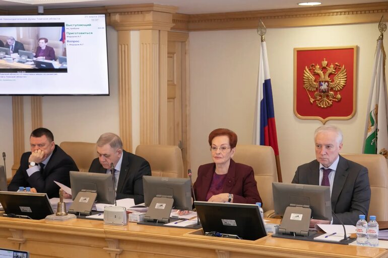 «Выполнили все социальные обязательства»: депутаты заслушали отчет губернатора о работе исполнительной власти в 2025 году