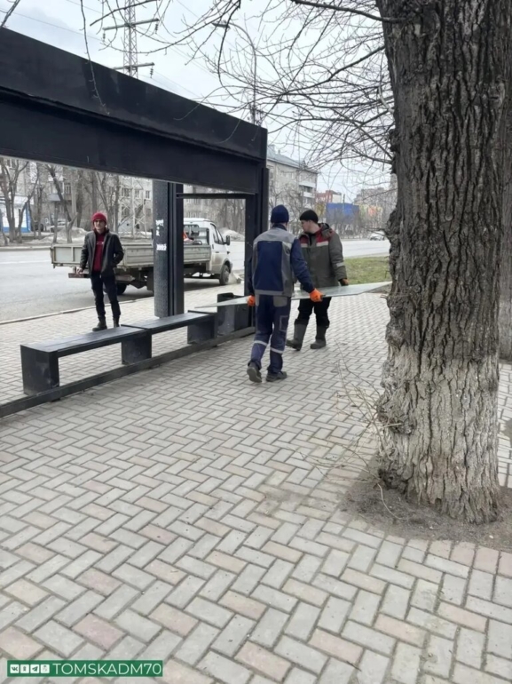 В Томске отремонтировали остановки на Кирова, Фрунзе и Сибирской