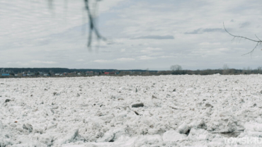 «Готовимся встречать»: ледоход на Томи начался в Томской области