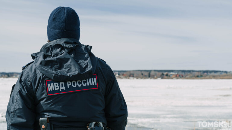 Томичи выходят к реке в ожидании активного ледохода