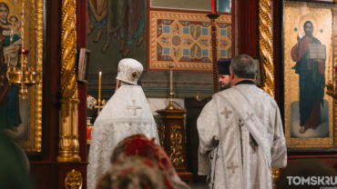 Пасхальная ночь в Томске: как прошла служба в Петропавловском соборе