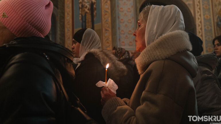 Пасхальная ночь в Томске: как прошла служба в Петропавловском соборе